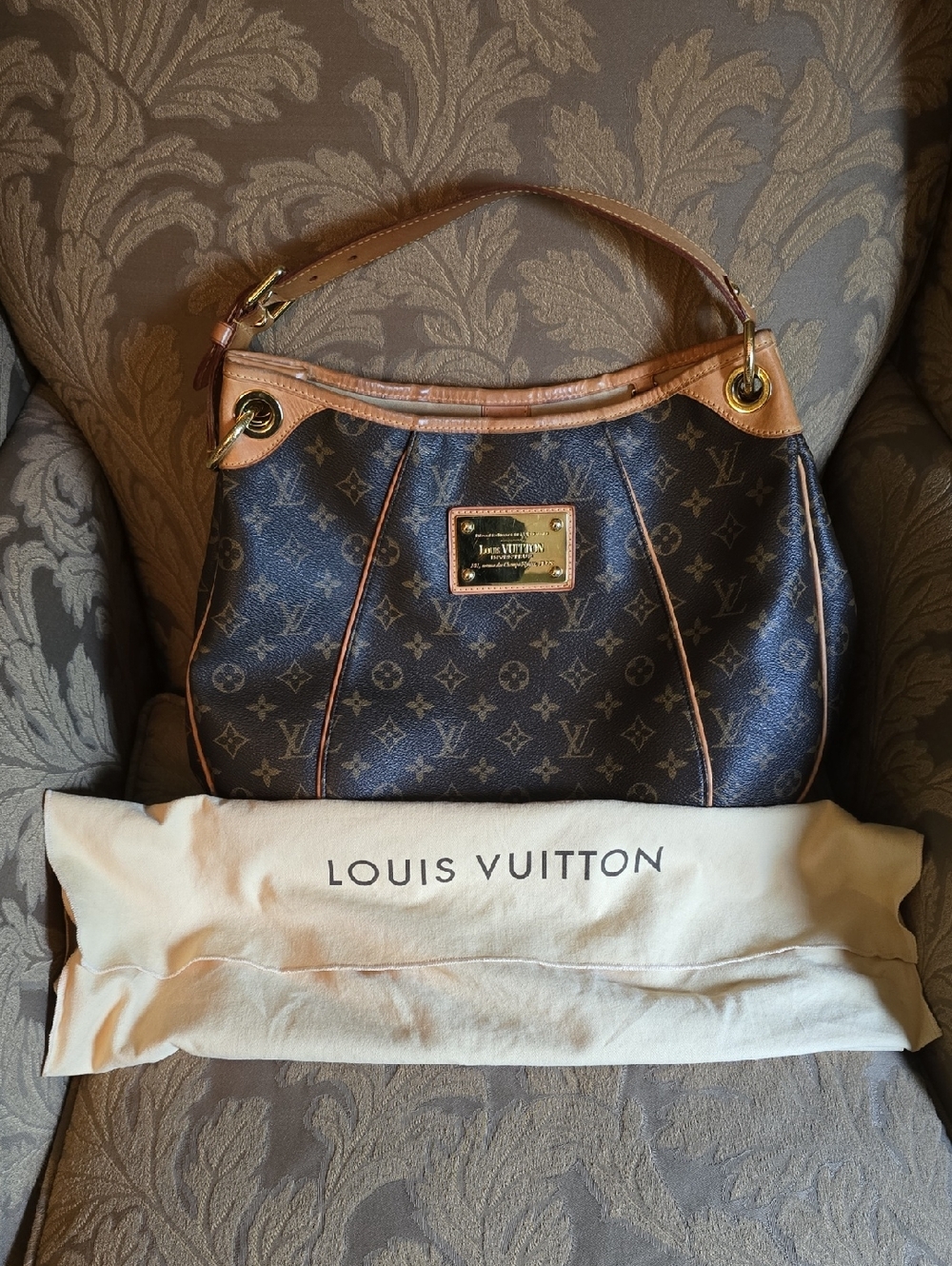 AUTHENTIC Louis Vuitton Galleria MM Monogram Canvas Shoulder Bag